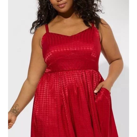 Torrid Women’s Plus 2 Red Fit & Flare Midi Dress Lace-Up Back - Picture 9 of 11